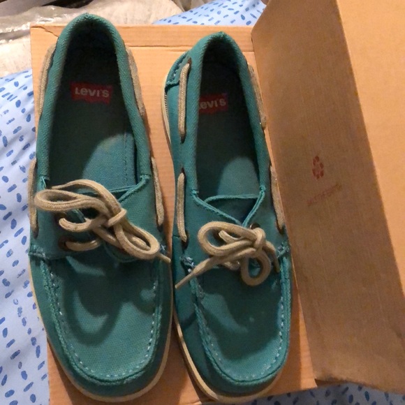 levi's boat shoes